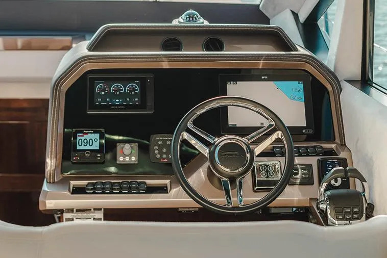 Yacht Photo 18